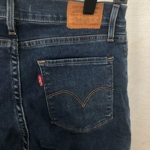 Straight leg Levi’s size 4